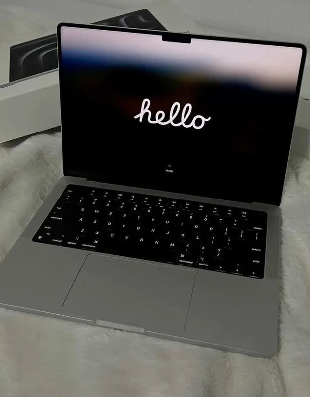Apple laptop(M5) 1