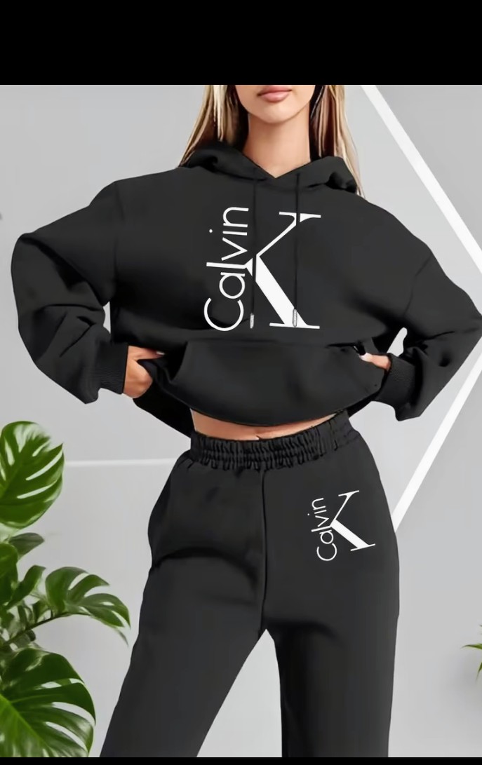 White Cropped Hoodie and Sweatpants Two-Piece Set 3