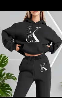White Cropped Hoodie and Sweatpants Two-Piece Set 3