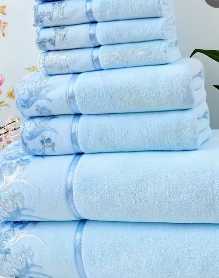 White Towel Set with Gold Crown Embroidery Design (GHS) 6